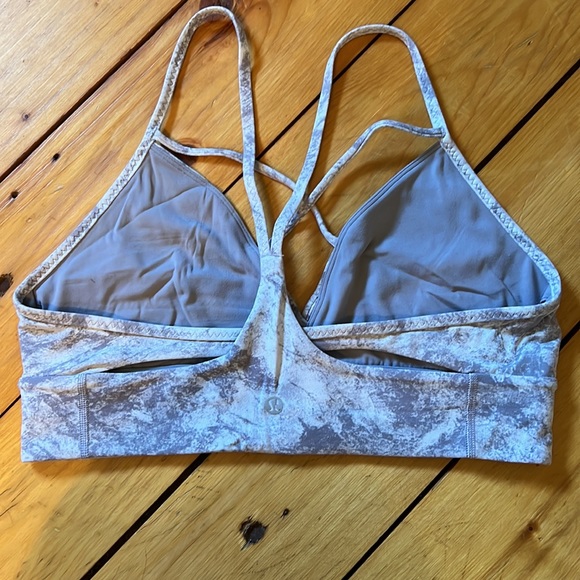 Lululemon 🍋 sports bra size 12 - Picture 2 of 3